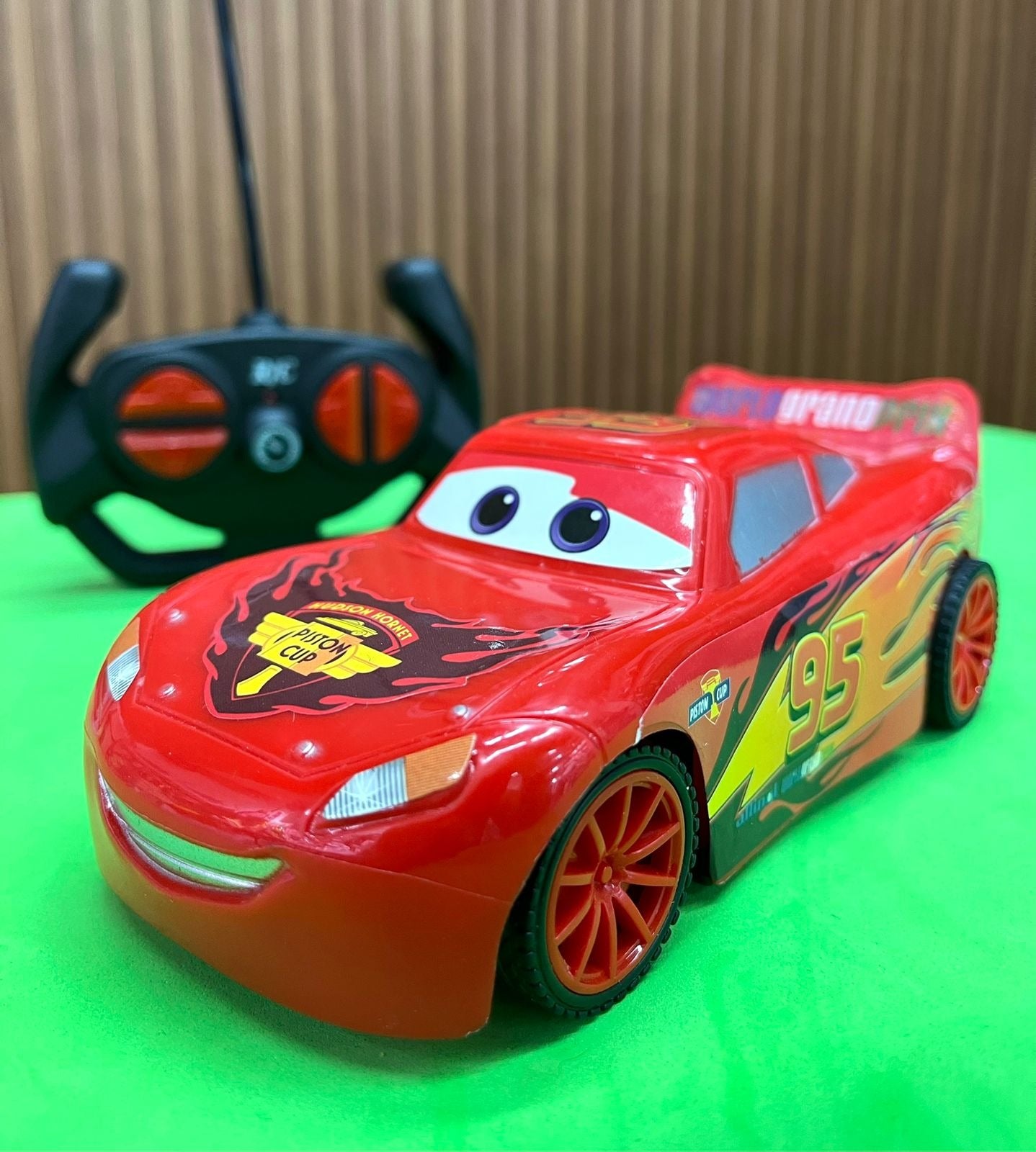 Carro Rayo McQueen A Control Remoto